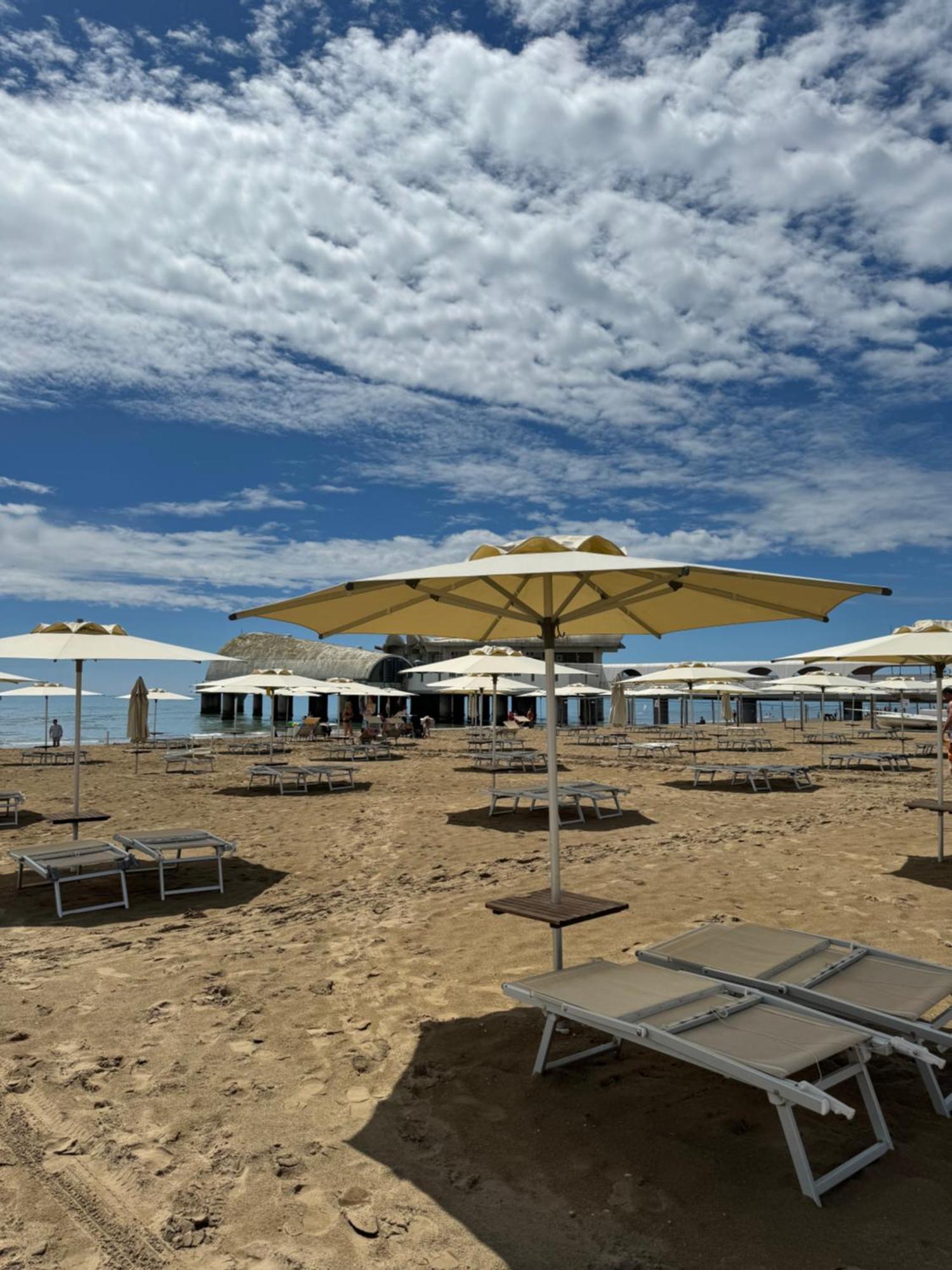Appart 21 Artistic Beach Apartment Lignano Sabbiadoro Exterior photo
